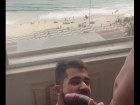 Mamando com gosto essa piroca de 27 cm com essa vista linda da praia (completo no red) chinese porn gay