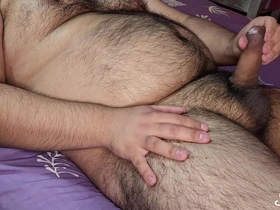 Hombre peludo y gordito se masturba hasta acabar rico singapore chinese gay porn