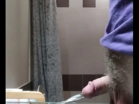 Pipi dans le be engulfed / piss in the sink gay porn hot japanese