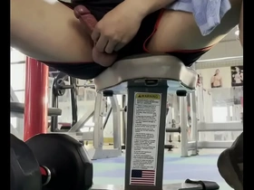 Mr1985 thỦ dâm trong phòng gym chinese roommate careless porn