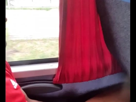 Punheta no ônibus de viagem best chinese gay porn