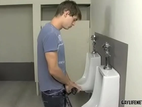 Le miro su verga en el baño y por eso se lo garcha - jae landen porn hub gay korean