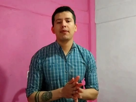 Barbero le dio sexo oral a cliente whisk broom verga grande en su salon. le lleno la boca de leche gay porn hot