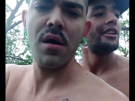 Descendo a rola no branquinho na trilha asia gay porn star