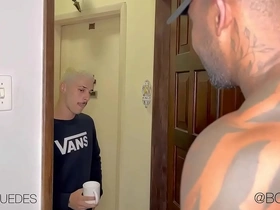 O filho novinho da vizinha veio pega açúcar e levou leite do negão dotado japan gay porn obese dick