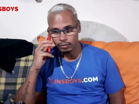 Pediu uma pizza de calabresa , mas acabou convencendo o entregador a trocar a pizza por sexo  l  assista completo no red korean hunk gay porn