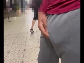 Provocando sem cueca no estacionamento (completo no red) chinese twink gay porn