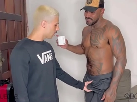 Fui pedir açúcar pro vizinho negão dotado e o putao me deu leite na garganta asian porn gay kneading