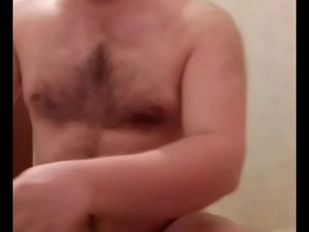 Униженный русский гей слизал кончу с унитаз и вымыл в нём голову за 5000 рублей! hot gay creampie porn